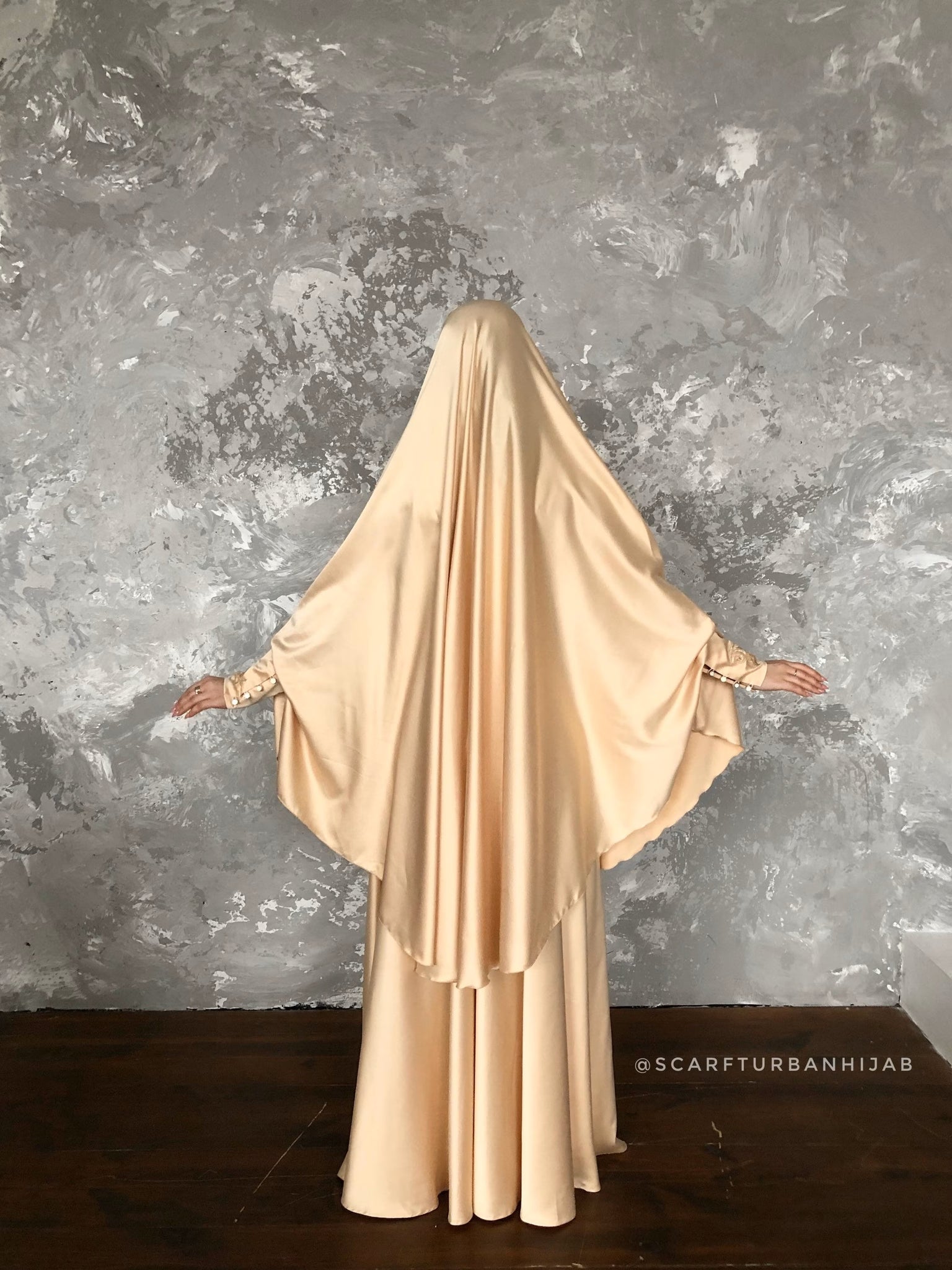 Elegant golden beige silk satin jilbab Muslim suit, wedding khimar, en ScarfTurbanHijab Elegant golden beige silk satin jilbab Muslim suit, wedding khimar, en ScarfTurbanHijab