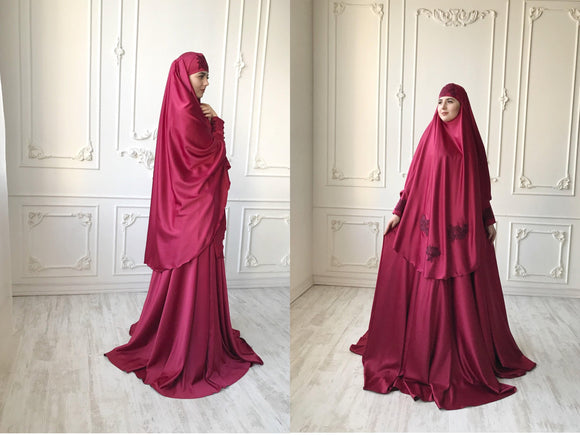 Elegant burgundy jilbab suit with lace decoratoin