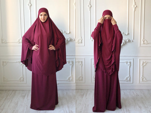 You just need to lift hijab from his chin and closes face. Amazing burgundy color looks festive and gorgeous! 